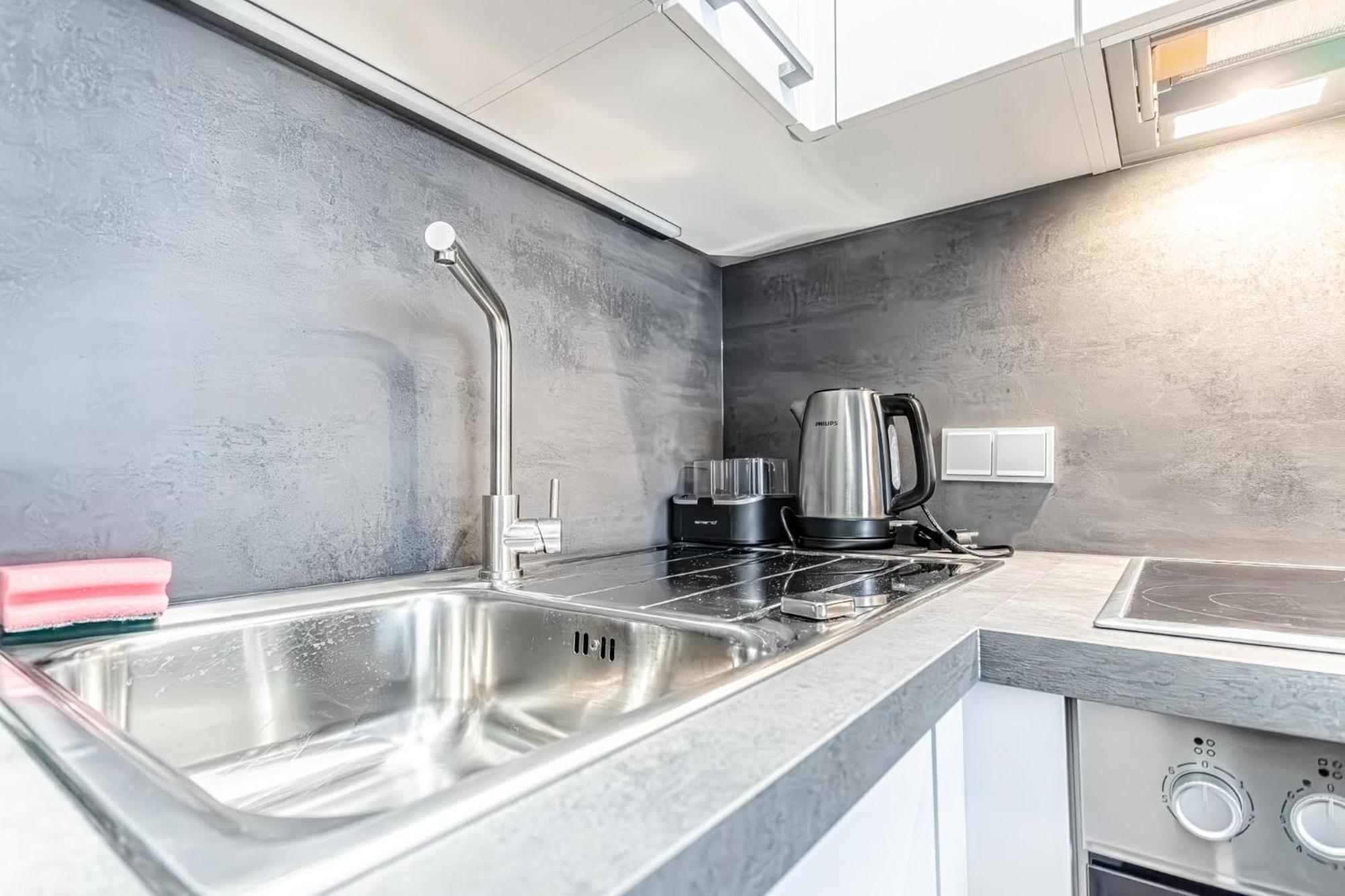 Charming 1Br, Steps From Reumannplatz U1 Apartment เวียนนา ภายนอก รูปภาพ